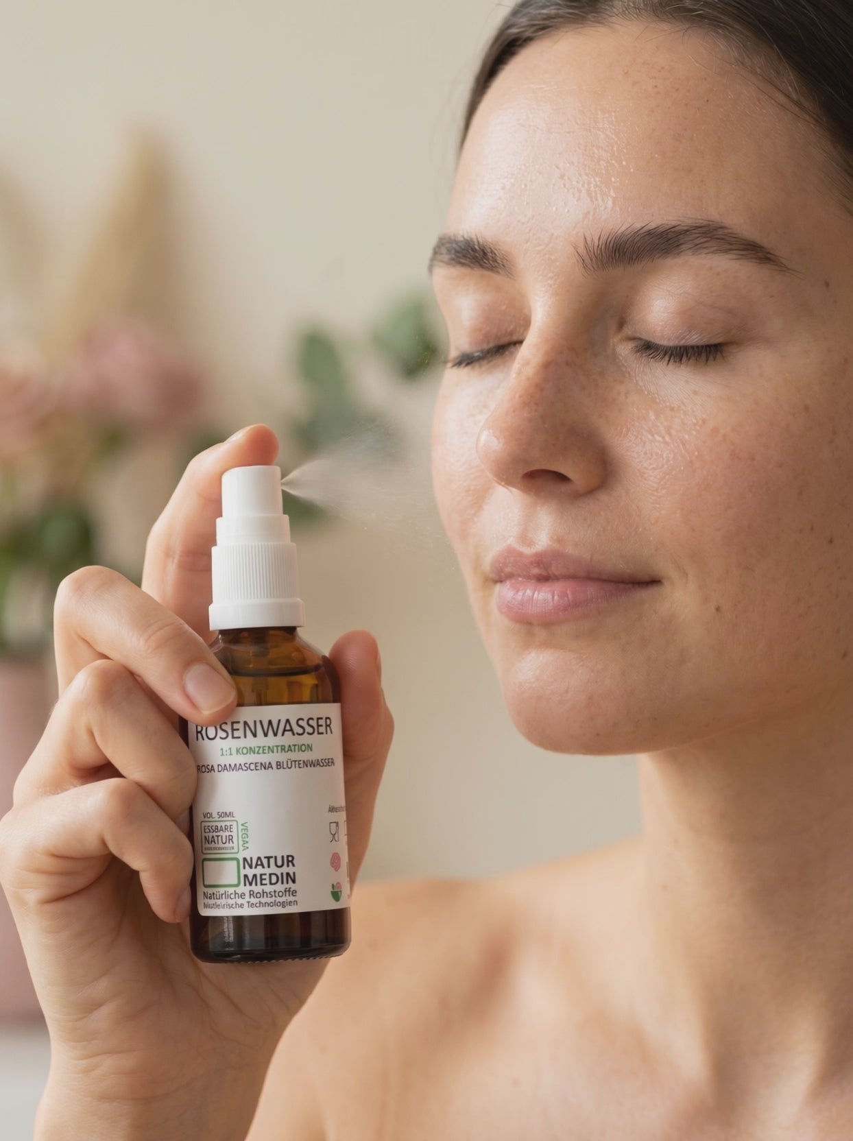 Video laden: Naturmedin Rosenwasser Spray 50 ml – 100% naturreines Gesichtswasser für Haut, Haare und empfindliche Haut